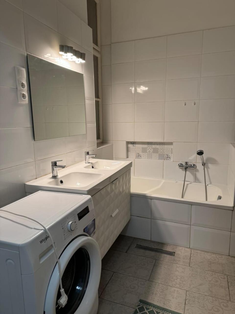 Oktogon Modern Apartment บูดาเปสต์ ภายนอก รูปภาพ